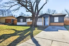 Modern Home by Six Flags, AT&T & Rangers Stadium - Image 2