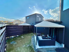 No smoking anywhere! Dogs allowed! View of Mt. Fuji! 5-minute walk to Lake Kawaguchi. Stylish house with a 70 sqm garden. - Image 2