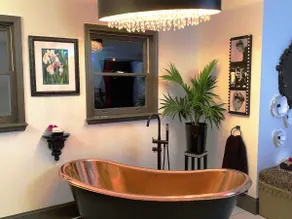 Upscale Retreat with copper tub & fabulous bar - Image 4