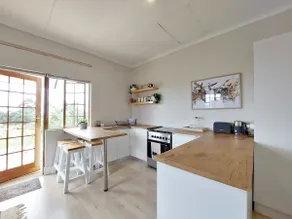 Upmarket off grid cottage on organic farm in secure estate - Image 4