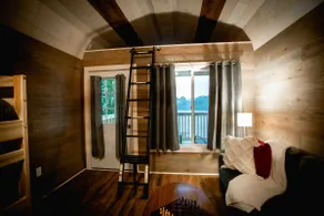 Large Scenic Cabin with Amazing View - Image 4