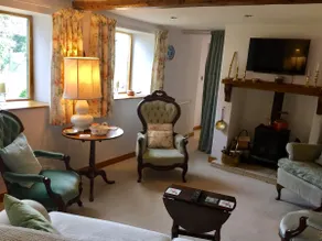 Cotswold cottage 2 bedrooms,2 Bath, sleeps four - Image 2