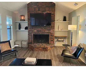 Lakefront Retreat Near Downtown and Stockyards - Image 2