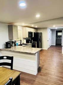 Quaint two bedroom with all the luxuries of home! - Image 5