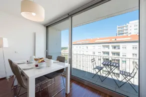 LovelyStay - Casas Brancas - Modern Apartment with Balcony & free private parking - Image 2