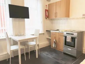 Studio for 2 (ground floor) in fashionable North Shore - Image 3