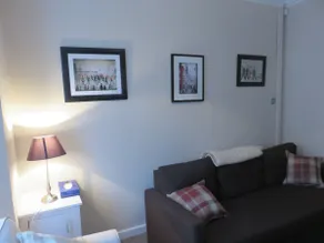 Nice house, in convenient location (free parking) - Image 4