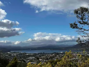 4BR Retreat with Stunning Derwent River Panorama - Image 4