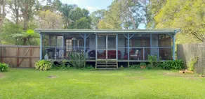 Raglan Cottage @Curley's Bay waterfront, screened deck, pets ✅️   ⛱️ 600m WiFi - Image 2