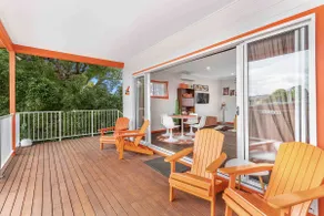 Retro themed Newcastle Private Apartment with Full Amenities - Image 3