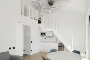 Modern loft w/ free parking & fast wifi - Image 5