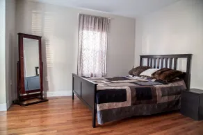 Comfortable house w 3 cars parking, close to T - Image 5