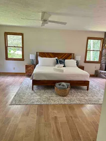 Lakefront, Private Dock, 10 Guests, King Bed - Image 4