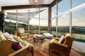 Harry's Red Hill - Image 4