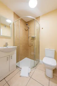 Diamond House Apartments - Image 5