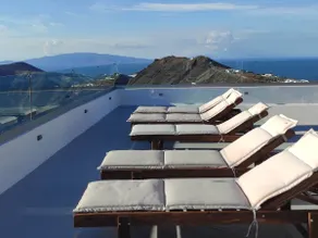 Private Caldera Villa | Escape the Crowds - Image 4