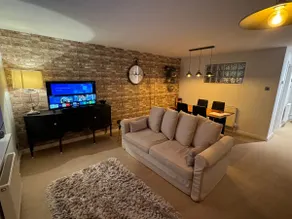 Stylish city centre home near Uni with parking x2 - Image 5
