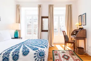 Spacious and Stylish with Fast Internet - Image 1