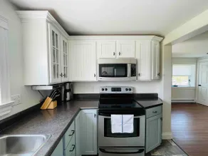 Charming Coastal Farmhouse Close to World Class Golfing, Beaches & Trails - Image 4
