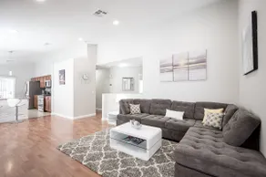 Modern, Cozy 3BR 2BA House 15 min from Strip - Image 3