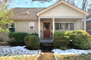 Beautiful Bungalow w/High End Amenities💙🥃 - Image 4