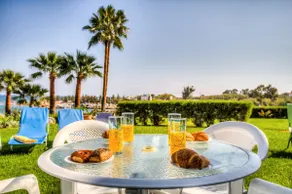 Beach Front Apartment With Garden - Image 4