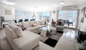 Waterview luxury hideaway, 2 min walk to all, pool - Image 3