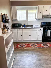 The Crosstown Cottage - Historic Midtown Guesthome - Image 5