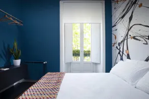 Vibrant Luxury Designer Apartment in Downtown - Image 2
