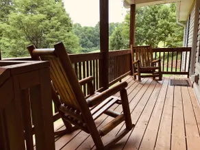 Hillside Cabin w/Mtn Views; 10 mins to downtown - Image 4
