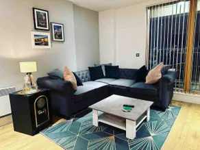 Spacious, Luxury Apartment with Roof Terrace Near The Waterfront, Ipswich - Image 3