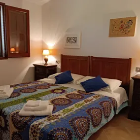 Queen Bee's House - Image 3