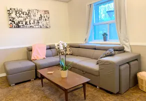 R3 Suites in the Heart of Alton. FrontUnit - Image 2