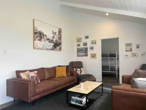 Boomers Retreat, log fire, water views, pub-400m - Image 5