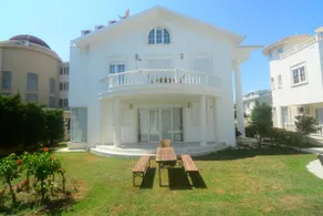 Luxury Villa With Communal Pool Close To The Sea - Image 5