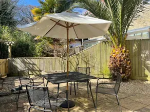 A cosy cottage in Shanklin Old Town with 15% off Red Funnel travel. - Image 2