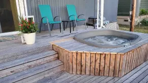 Cozy 2bd home on waterfront with hot tub - Image 3