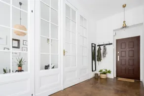 A cozy apartment in the heart of the city. - Image 3
