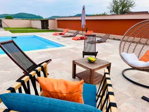 Darlos 3 bedroom villa with pool and jacuzzi - Image 2