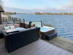Luxury lakefront 3 bedroom lodge with Hot tub - Image 4