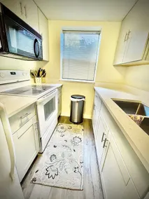 Denver Tech Center 1 queen full kitchen & Laundry - Image 3