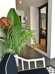 Stylish 1 bed room house near beach - Image 3