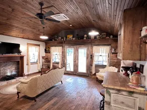 Vintage General Store Cottage Hideaway - Image 2