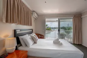 Waterfront, 2 B/Room, Pet Friendly, Pool & Pontoon - Image 4