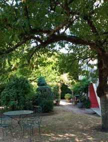 Apartment at Martine's, secure bike shelter - Image 3
