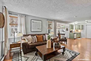The Tanglewood House • Bright + Cozy -Near Airport - Image 3