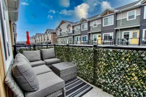 Luxury Townhouse, Garage, Close to WEM - Image 2