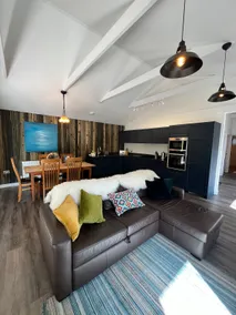 Lower Coombe Royal- Orchard Lodge with Hot Tub - Image 5