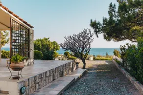 Amalia House Garden - Image 5