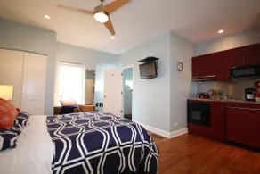 Edgewater, private, charming coach house 2 (of 2) Licensed by the City of Chicago 2209376 - Image 4